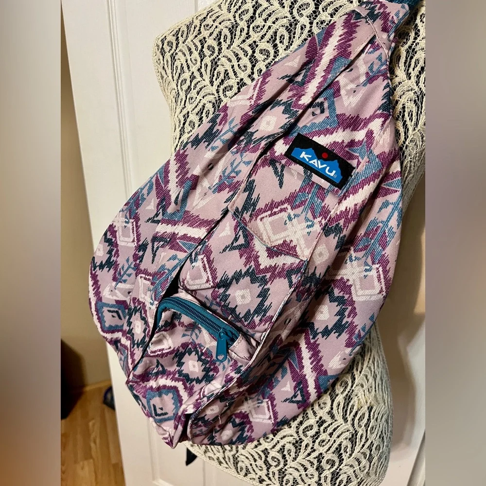 KAVU Geometric Sling Bag in Pink and Blue - Picture 3 of 6